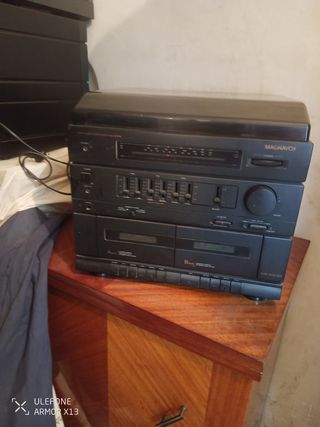 Cadena musical AIWA con tocadiscos