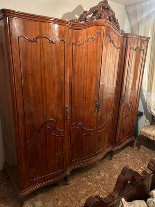 Armario de madera maciza