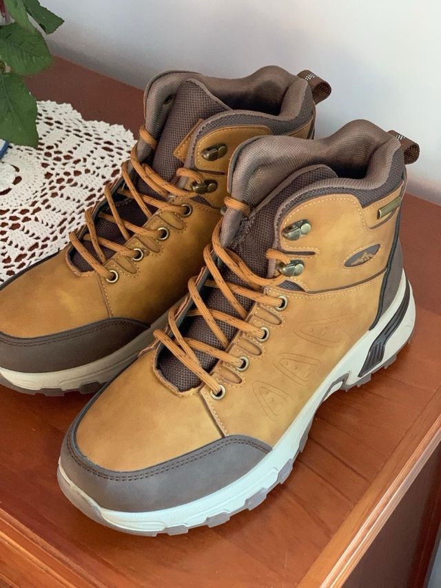 Botas de montaña chico talla 43