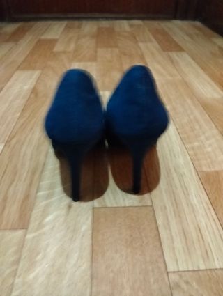 Zapatos de tacón azul marino