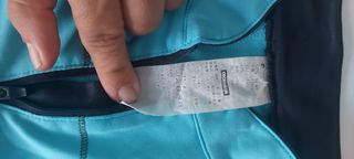 Camiseta Térmica Kalenji Negra y Azul
