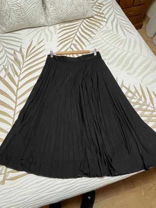 Falda plisada negra