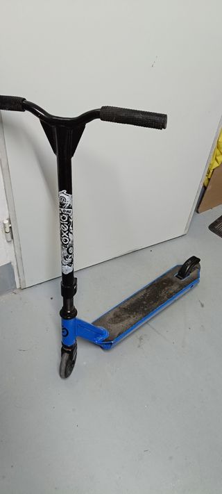 Patinete freestyle azul y negro