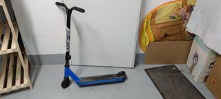 Patinete freestyle azul y negro