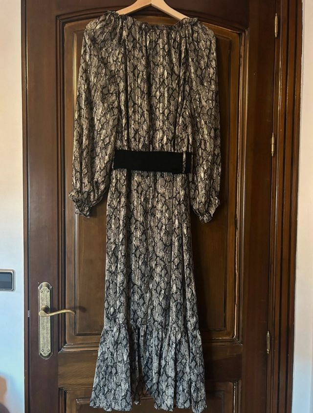 Vestido Zara estampado serpiente con cinturón