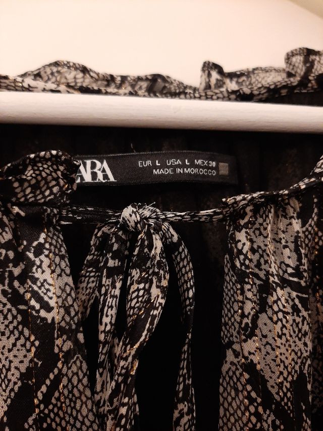 Vestido Zara estampado serpiente con cinturón
