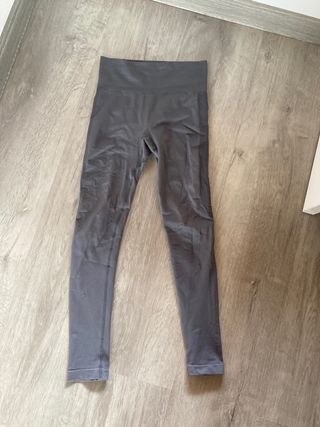 Mayas deportivas grises oscuras