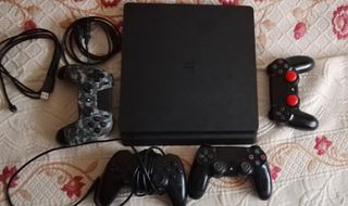PS4 Slim 500GB + 4 Mandos