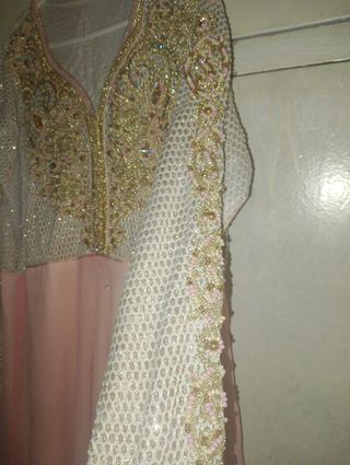 Vestido de fiesta largo adornado