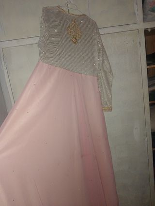 Vestido de fiesta largo adornado