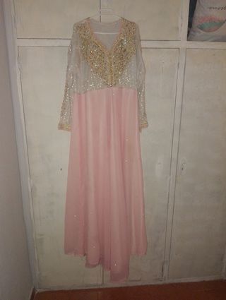 Vestido de fiesta largo adornado