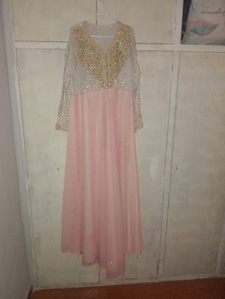 Vestido de fiesta largo adornado