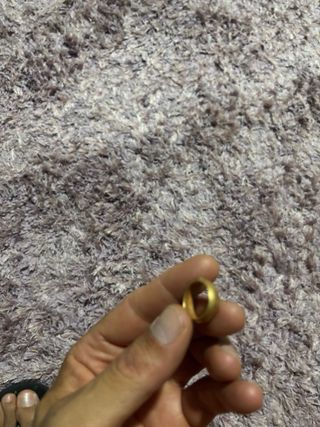 Anillo de oro con  diamante mediano y de 14 k