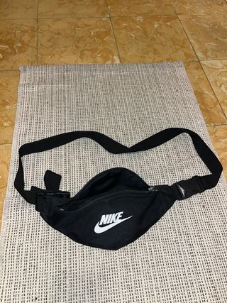 Riñonera Nike Negra