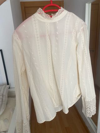 Blusa Zara Beige detalle crochet 