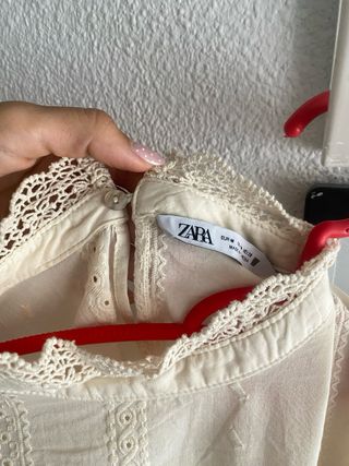 Blusa Zara Beige detalle crochet 