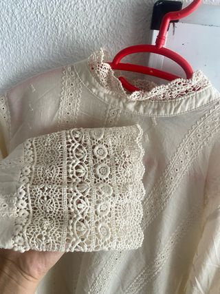 Blusa Zara Beige detalle crochet 