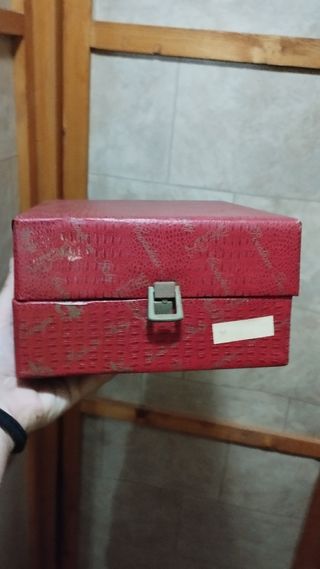 Caja joyero grande roja. 