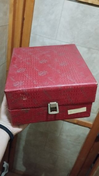 Caja joyero grande roja. 
