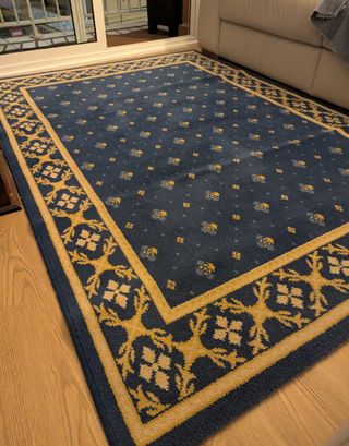 Alfombra de lana vintage azul y dorada