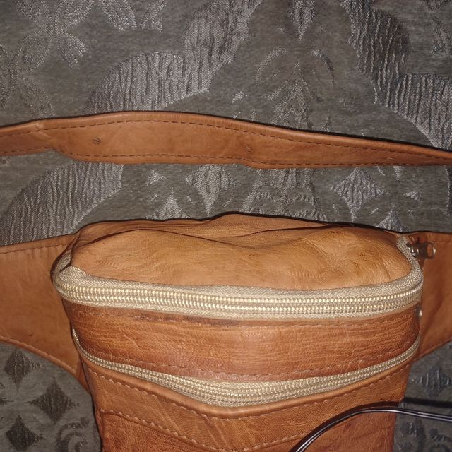 Riñonera beige 3 bolsillos