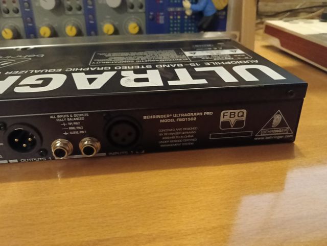 Behringer Ultragraph Pro EQ 15 bandas