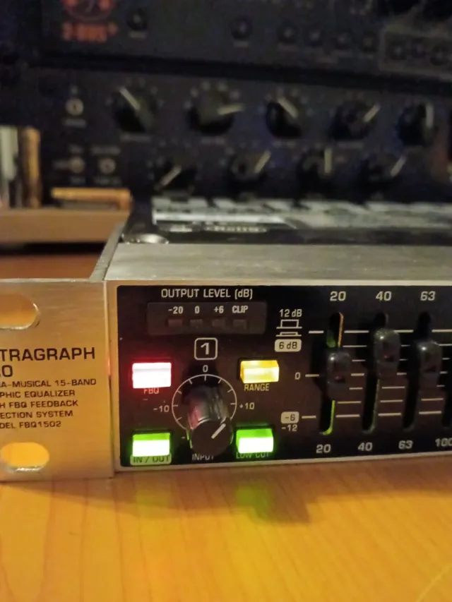 Behringer Ultragraph Pro EQ 15 bandas