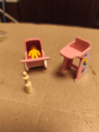 Carro y trona niño Playmobil + biberón ( L 299)