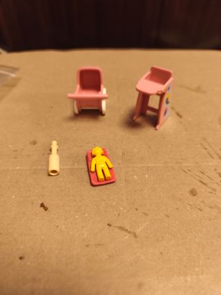 Carro y trona niño Playmobil + biberón ( L 299)