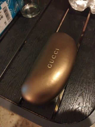 Funda gafas Gucci y tela limpiadora