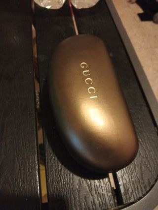 Funda gafas Gucci y tela limpiadora