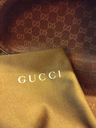 Funda gafas Gucci y tela limpiadora