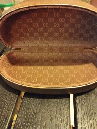 Funda gafas Gucci y tela limpiadora