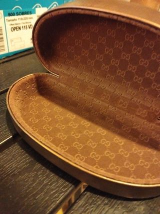 Funda gafas Gucci y tela limpiadora