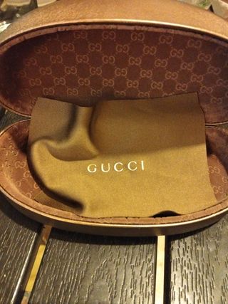 Funda gafas Gucci y tela limpiadora