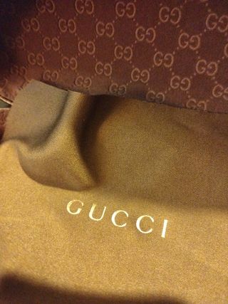 Funda gafas Gucci y tela limpiadora