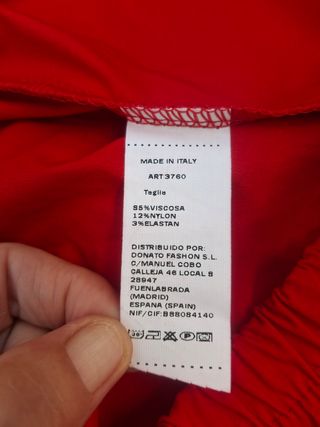 Pantalón rojo T46-48.  Medidas en descripción 