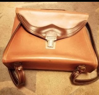 Mochila de cuero marrón