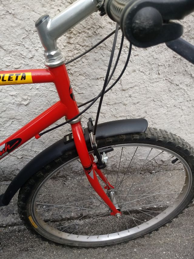 Bicicleta de Montaña Roja BH "Flash"