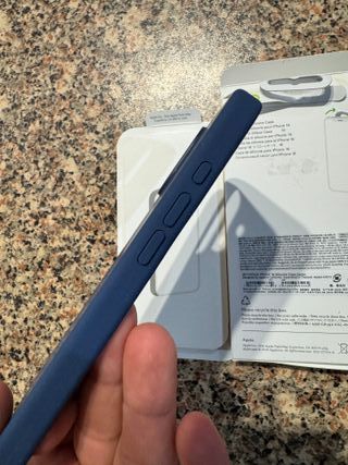 Cover iPhone 16 Silicone Blu Denim