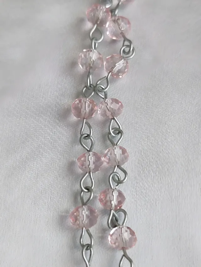 Collana con croce e perle rosa