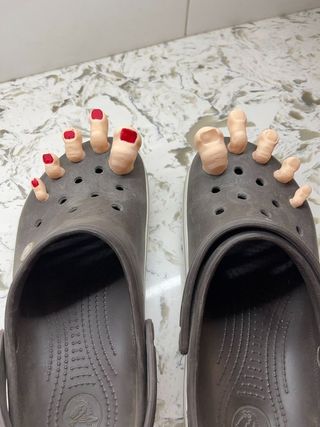 Charm para Crocs con Dedos de Pie. Para Halloween.