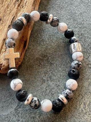 Pulsera Piedras Negras y Calavera Plata