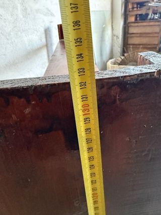 Estantería de madera marrón