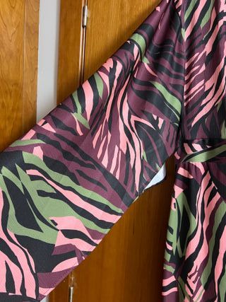 Vestido estampado verde, rosa y morado