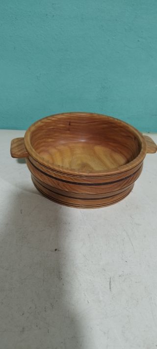 Cuenco de madera con asas artesanal