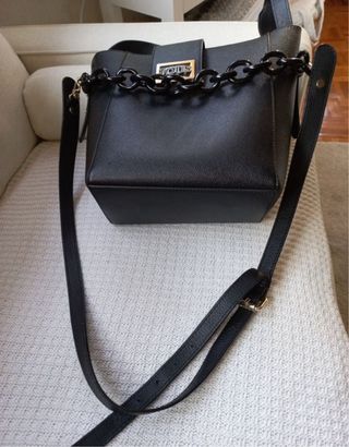 Bolso bandolera negro Tous con cadena

