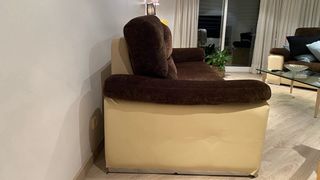 Dos sofás de 2 y 3 plazas tela y skay marrón/beige