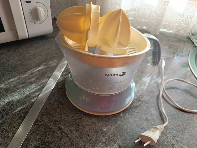 Exprimidor Eléctrico Fagor Practica
