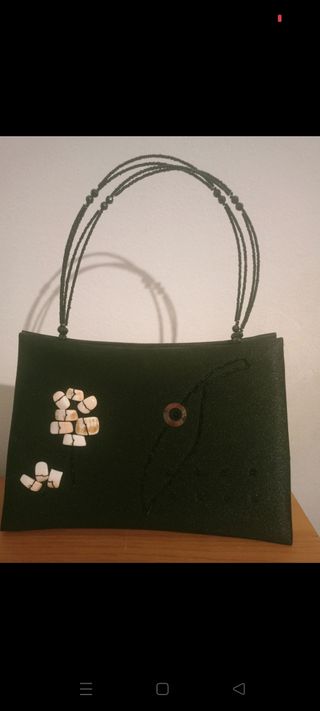Bolso de fiesta negro con pedrería (marca local)